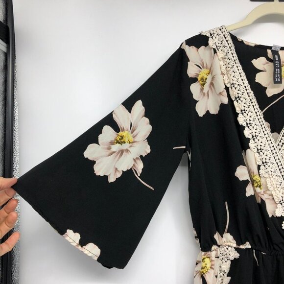 Lord & Taylor Design Lab Black & White Floral Lace trim Romper size S - Picture 9 of 16